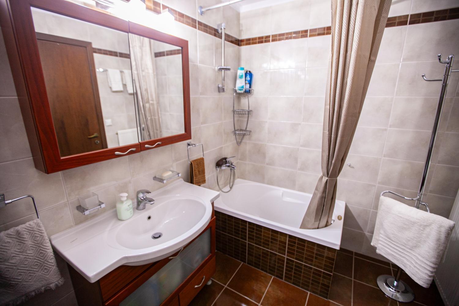 Rodon Apartment With Great View, Sauna And Jacuzzi 리토코론 외부 사진